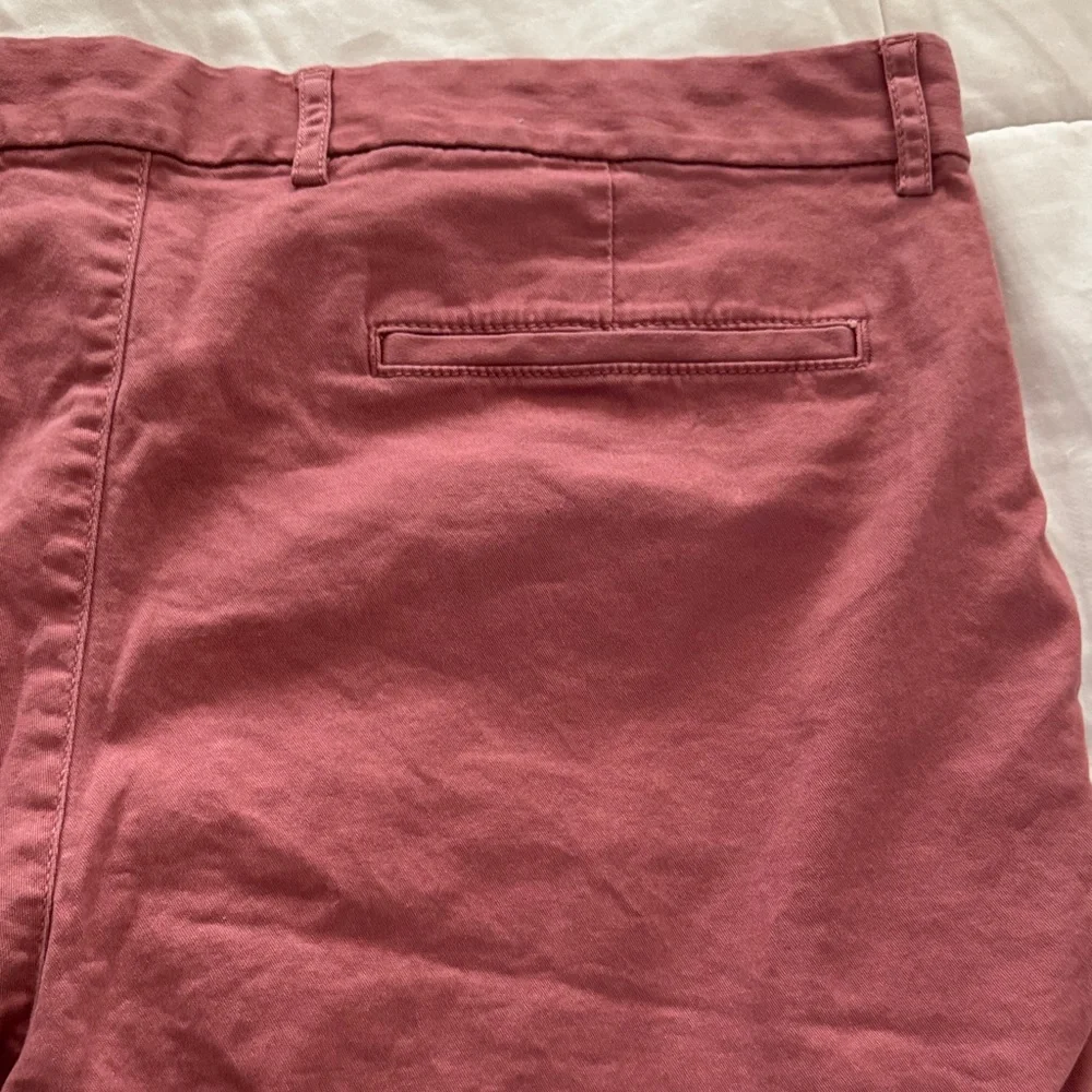 Old Navy Men's Dusty Rose Flat Front Shorts Size 40 Slim